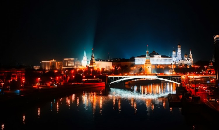 Nightlife in Russia: where is better in Moscow or St. Petersburg